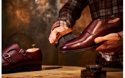 Bí Ẩn Lớp Xi Trên Giày Da Clarks: Vì Sao Lại Bong Và Cách Xử Lý Chuẩn Nhất