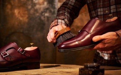 Bí Ẩn Lớp Xi Trên Giày Da Clarks: Vì Sao Lại Bong Và Cách Xử Lý Chuẩn Nhất Bí Ẩn Lớp Xi Trên Giày Da Clarks: Vì Sao Lại Bong Và Cách Xử Lý Chuẩn Nhất
