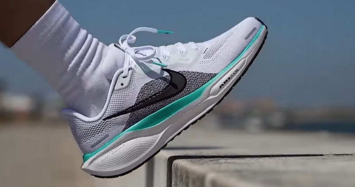 5 Lý Do Khiến Bạn Không Thể Rời Xa Một Đôi Giày Chính Hãng Chuẩn Xịn