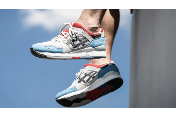 Nike Và ASICS: Cuộc Đối Đầu Giữa 