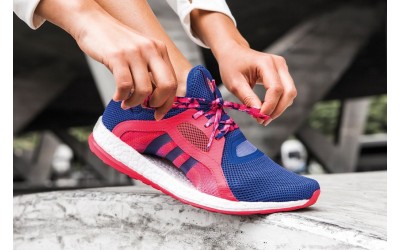 Đừng Hỏi Vì Sao Tôi Chỉ Mang Giày Chính Hãng – Câu Trả Lời Nằm Ở Cảm Giác Khi Xỏ Chân Vào