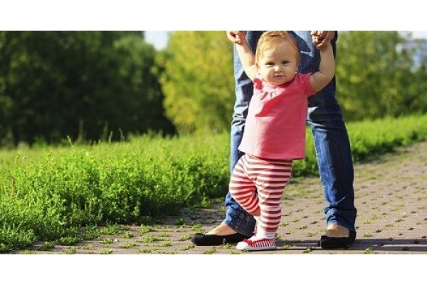 Giày và Sức khỏe của Trẻ Em: Chọn giày phù hợp cho từng giai đoạn phát triển