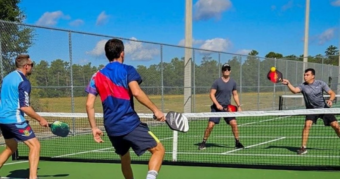Pickleball – Cơn Sốt Thể Thao Mới Với Yêu Cầu Khắt Khe Về Giày
