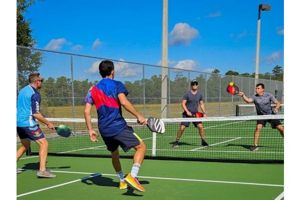 Pickleball – Cơn Sốt Thể Thao Mới Với Yêu Cầu Khắt Khe Về Giày