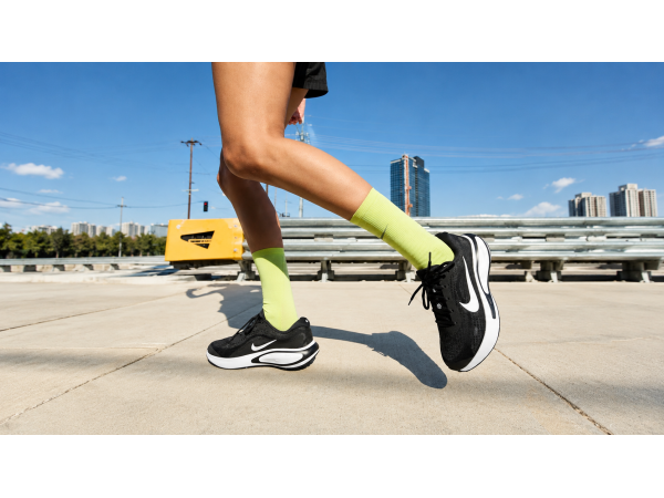 Nike Journey Run: Đôi Giày Đa Năng Cho Những Bước Chạy Đầu Tiên Của Bạn!