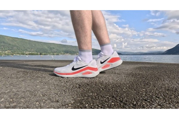  Nike Structure 26:  Có Gì Khiến Nhiều Người Mua Lần Hai?