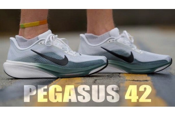 Nike Pegasus 42 Hay ASICS Gel-Nimbus 28: Ai Mới Là Ông Vua Êm Ái?