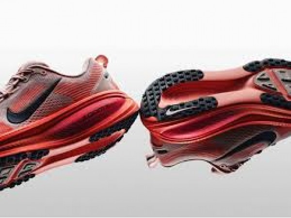 Vì Sao Nike Vomero 18 Vẫn Là Cơn Sốt Chưa Nguội Trong Giới Runner 2026?