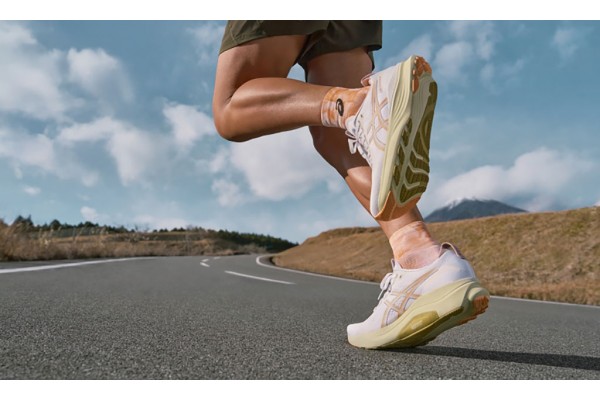 Asics Gel-Nimbus và Gel-Kayano: Hai Tượng Đài Giày Chạy Bộ Khác Nhau Thế Nào?