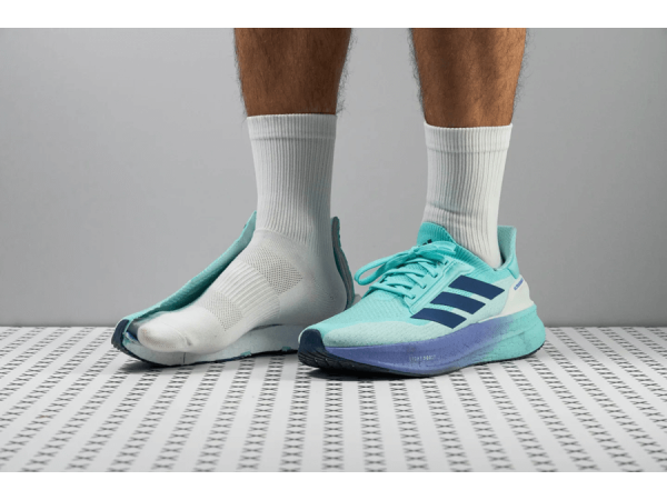 So Sánh Adidas Ultraboost 5 Với Nike Vomero 18 – Đâu Là Đôi Giày Phù Hợp Với Bạn?