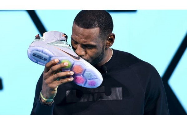 Top 10 đôi giày Nike độc lạ nhất mọi thời đại