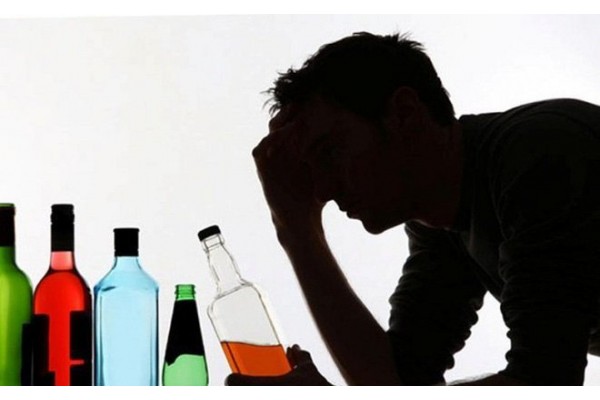 Uống rượu khi đói nguy hiểm như thế nào