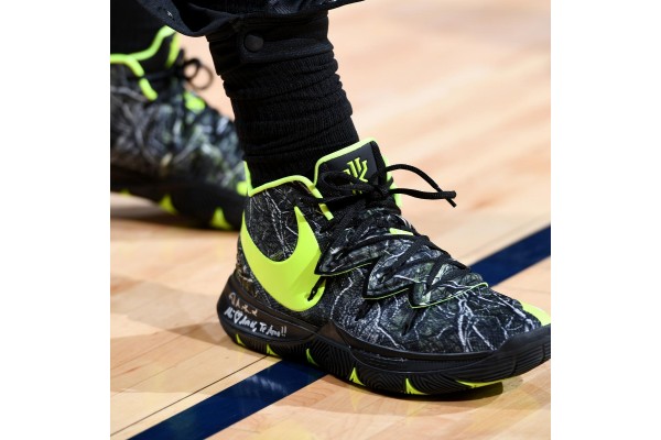 LeBron James đã sử dụng những đôi giày nào trong các trận đấu?