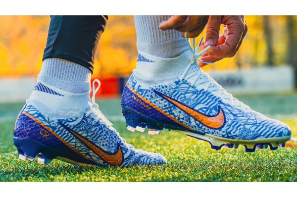 Điểm mặt 12 đôi giày đã cùng Cristiano Ronaldo làm mưa làm gió