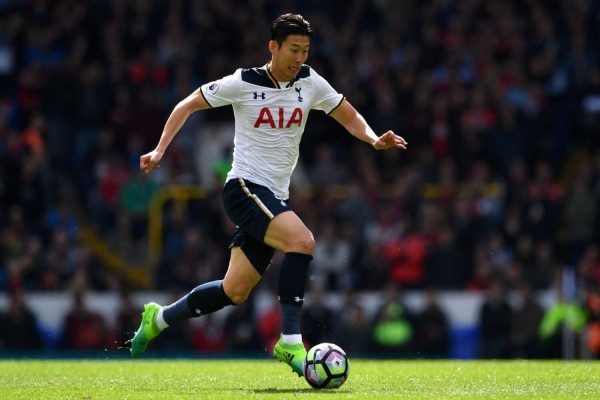 Son Heung-min mang giày gì trên sân cỏ?