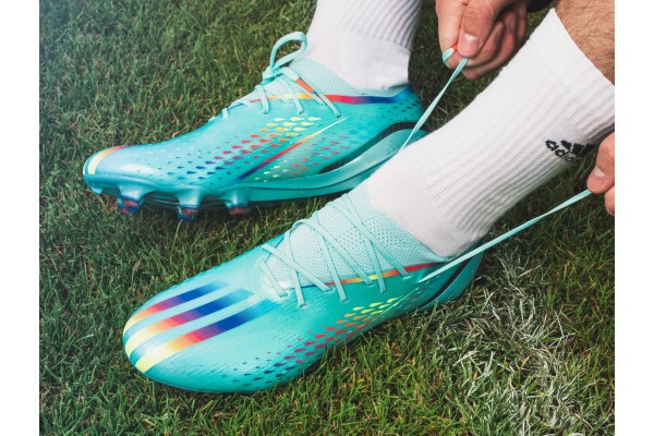 Soi các đôi giày bóng đá thể thao nổi bật tại World Cup 2022