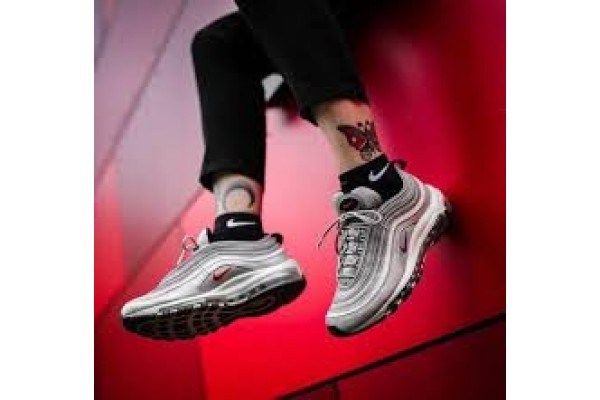 Lợi ích và nhược điểm của việc mua giày Nike