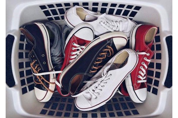 Giặt giày bằng máy giặt một cách an toàn