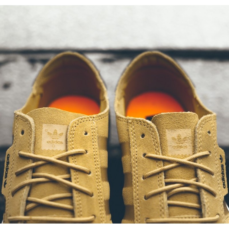 Giày Thể Thao adidas Seeley Essential (Vàng)