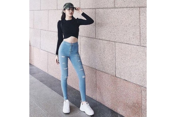 Cách phối trang phục với giày sneaker