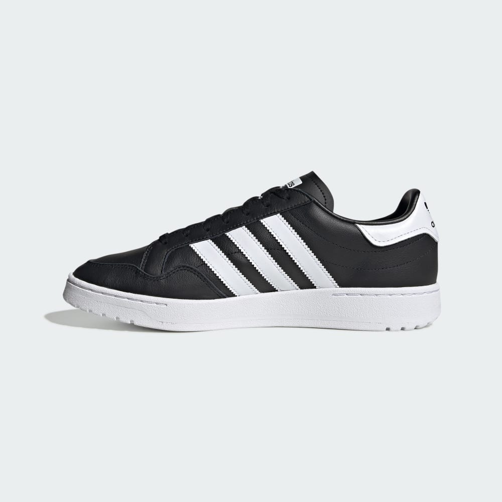 Giày adidas Team Court