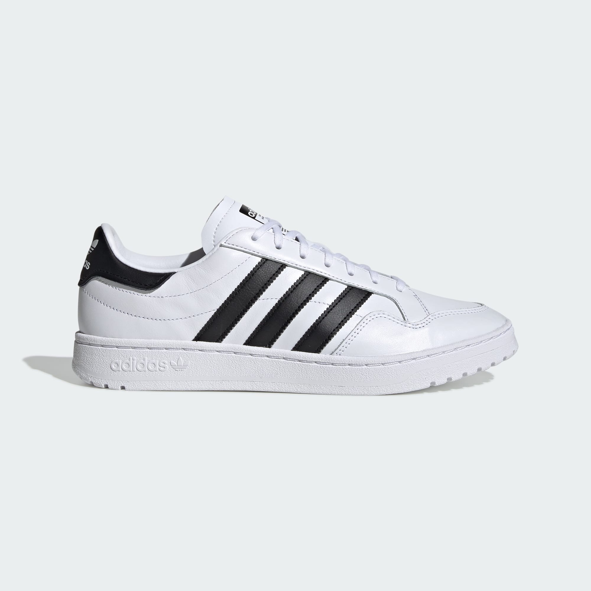 Giày adidas Team Court