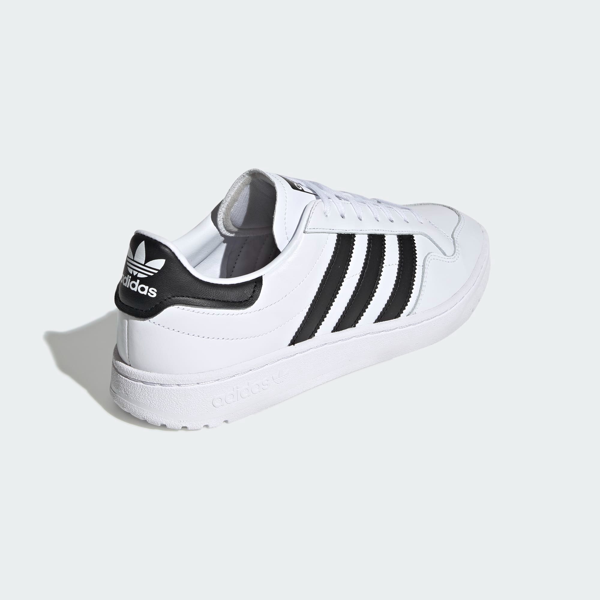 Giày adidas Team Court