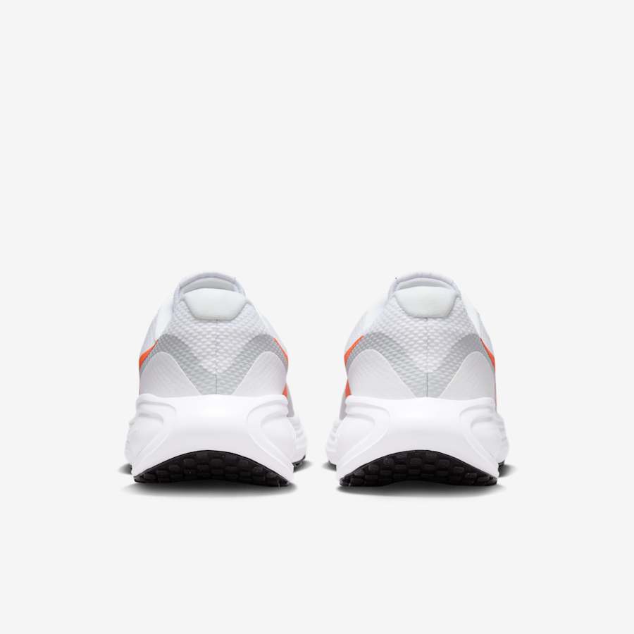 Nike Revolution 8