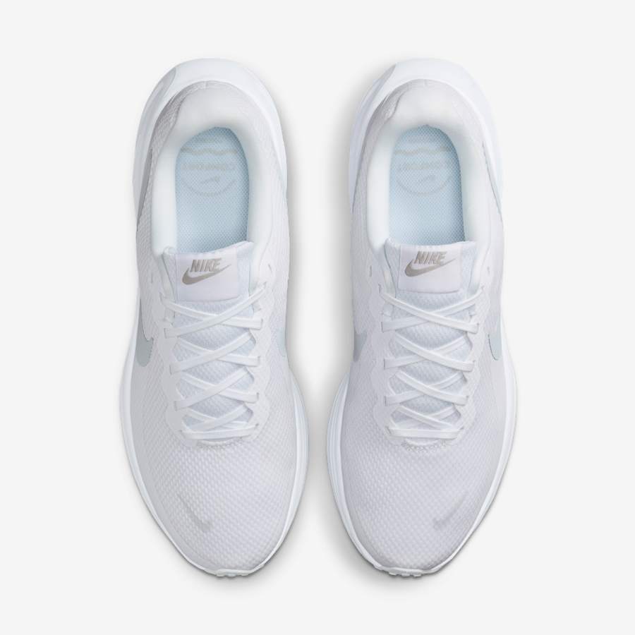 Nike Revolution 8