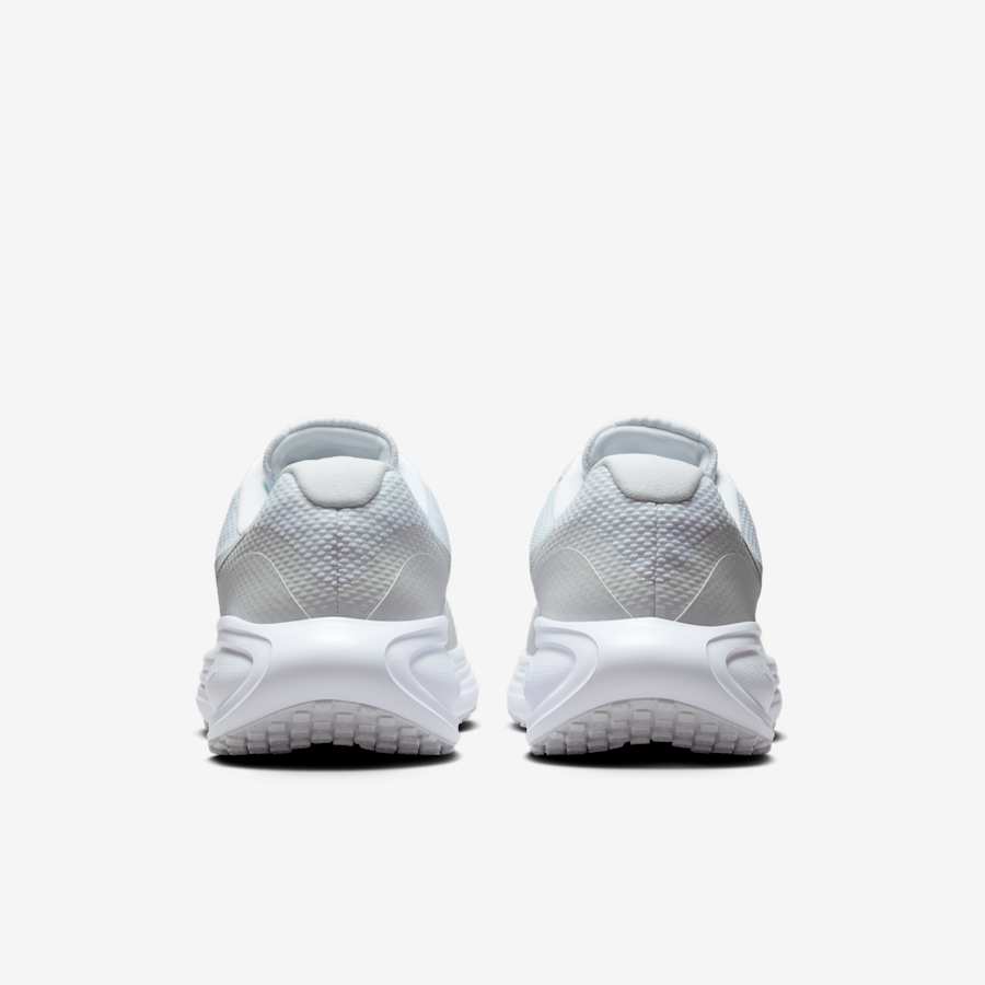 Nike Revolution 8