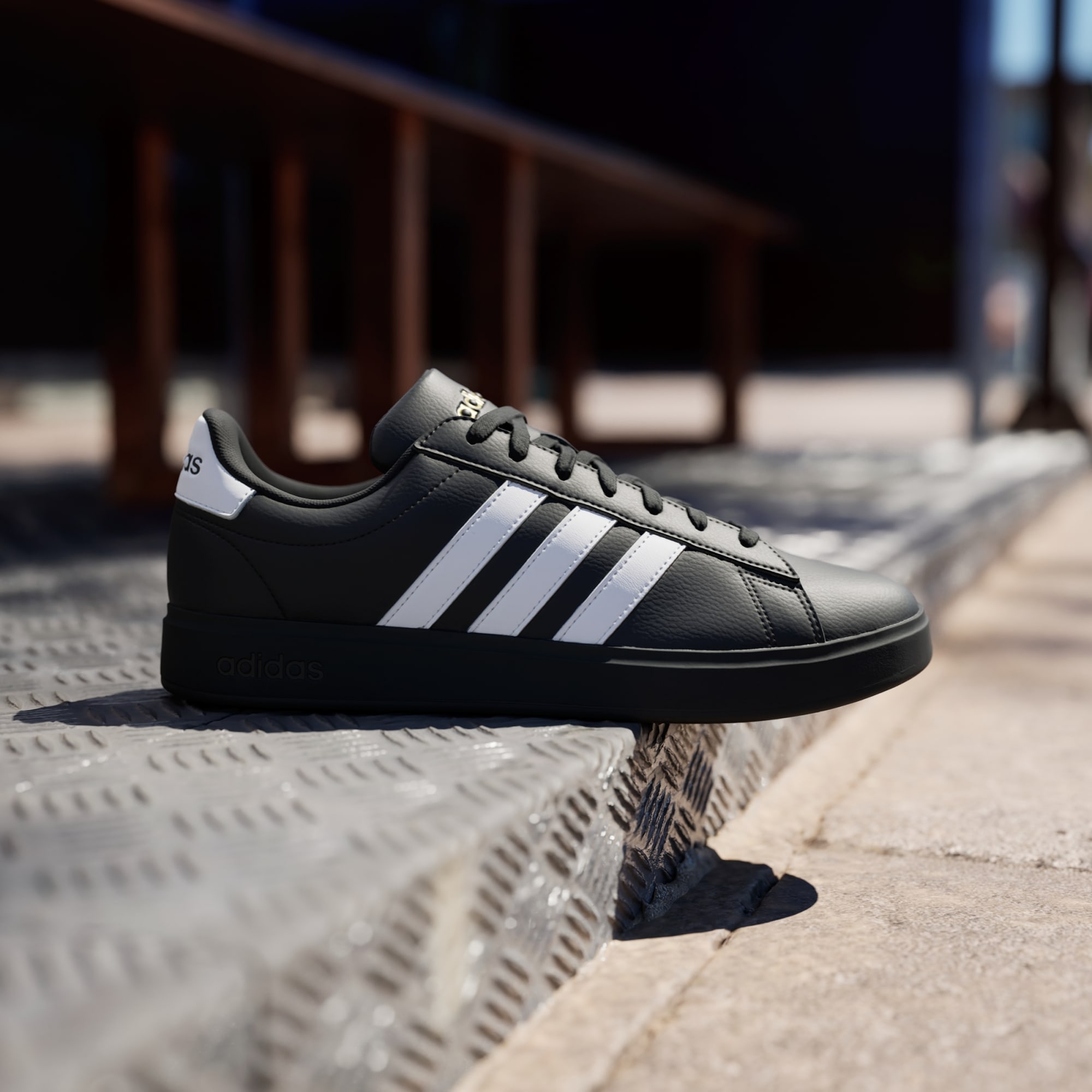 Giày adidas Grand Court nam