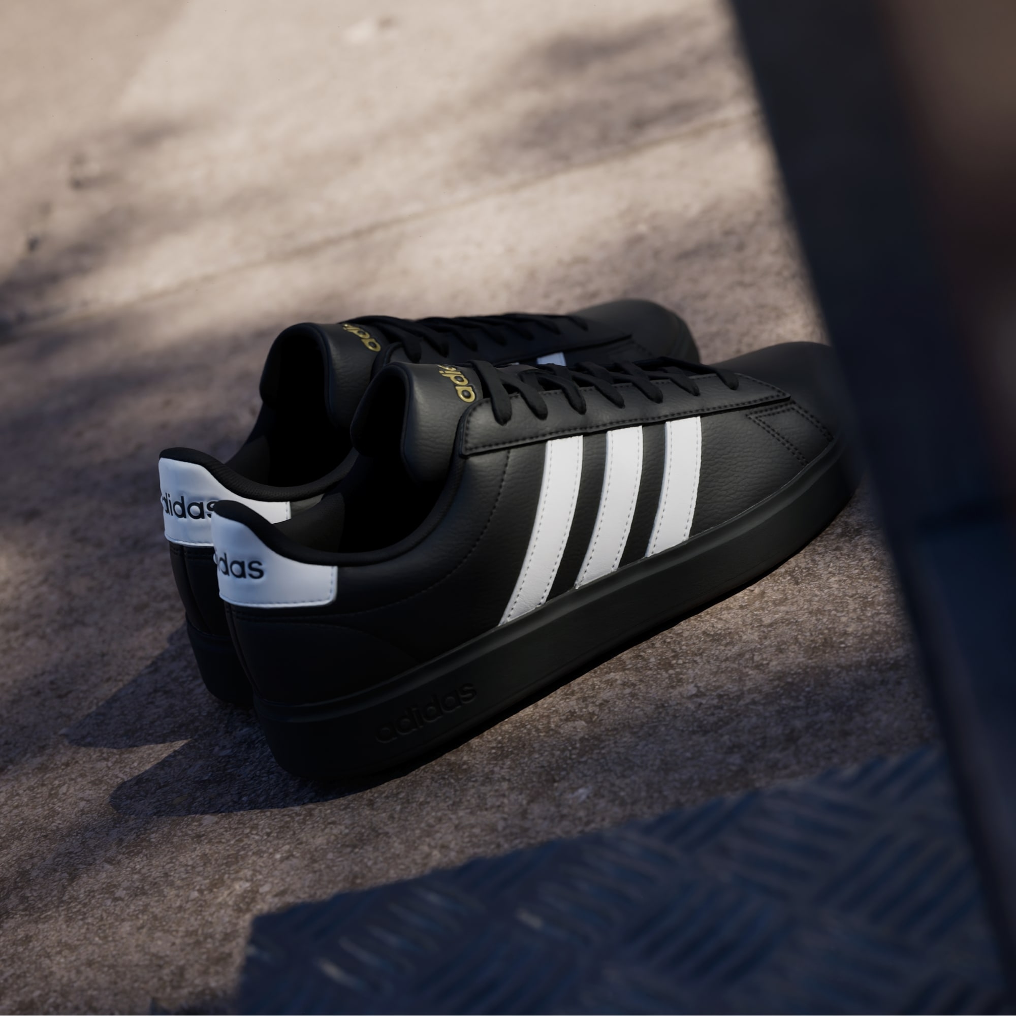 Giày adidas Grand Court nam